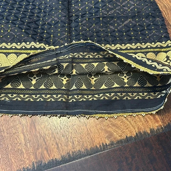 A Liquid Affair Gorgeous gold and black skirt size medium - Picture 3 of 7